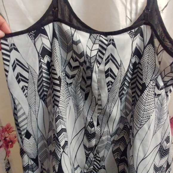 Daniel Rainn sheer patterned Cami Tank Top - Picture 9 of 9